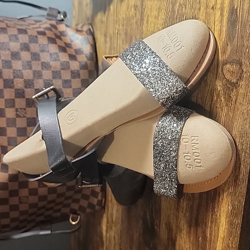 MOSSIMO GLITTERY SANDALS. - Picture 4 of 5